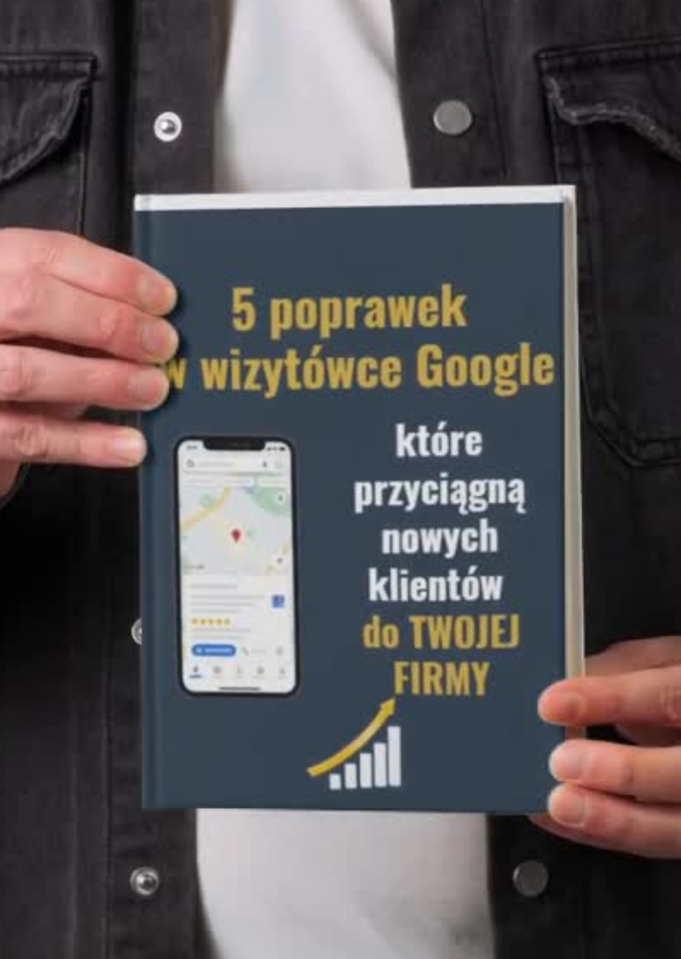 Bezpłatny poradnik 5 poprawek w wizytówce Google w formie mockupu trzymanego w dłoni